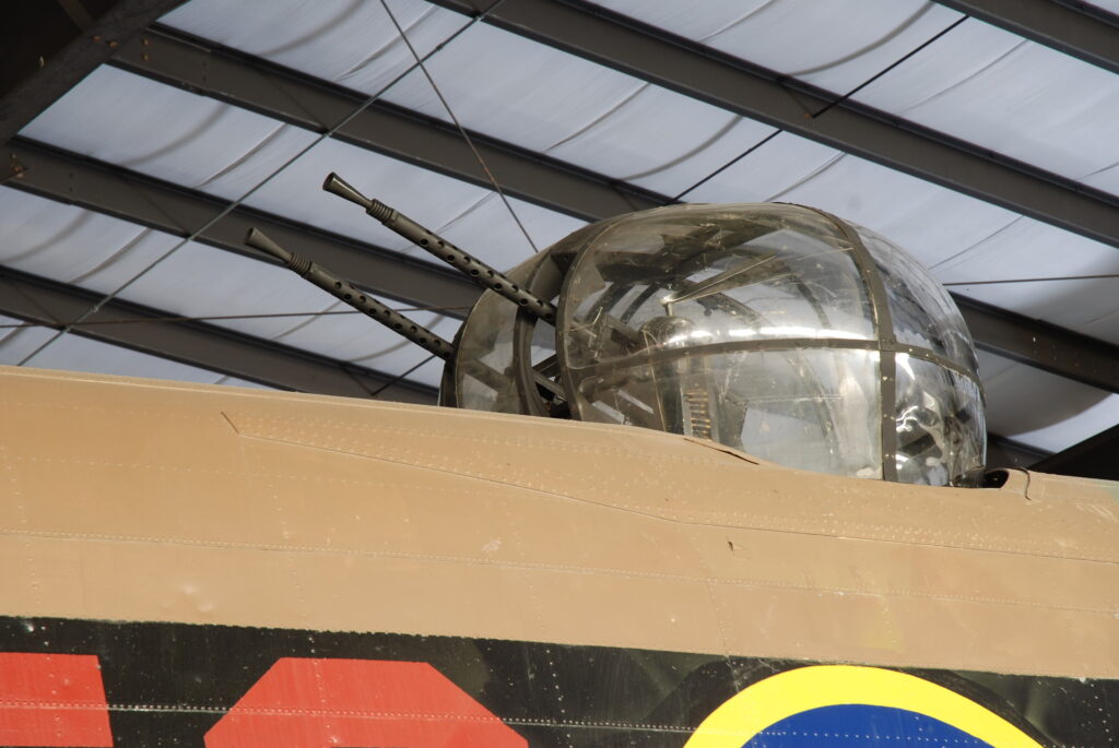 Tourelle du mitrailleur dorsal, bombardier Avro Lancaster