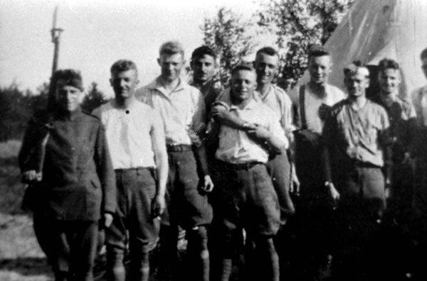 Alan McLeod with fellow pilots