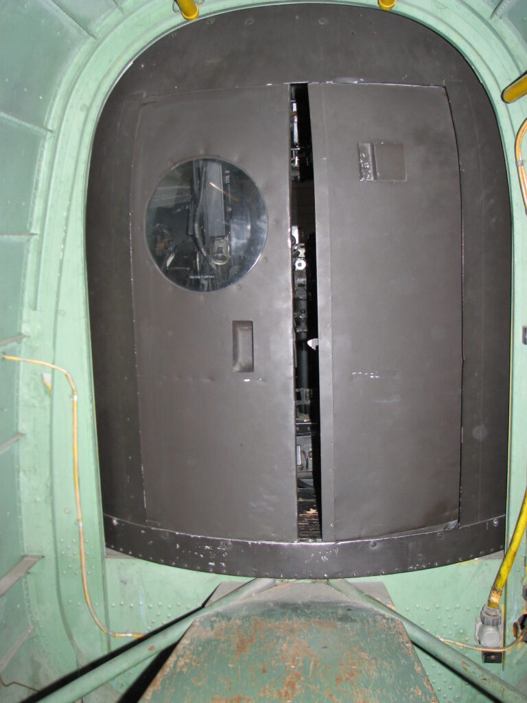 Portes formées de la tourelle arrière d&#039;un Lancaster