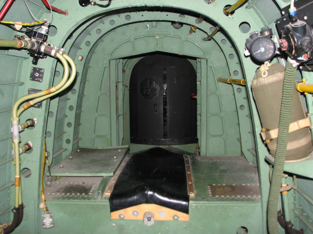 Longeron arrière et tourelle de mitrailleuse arrière d&#039;un Lancaster
